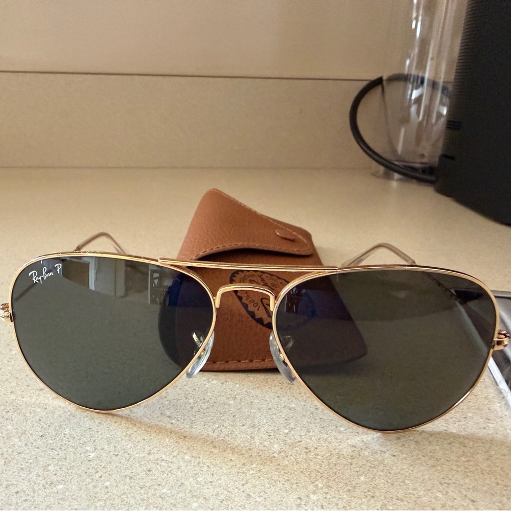 Ray-Ban Unisex Polarized Aviator Sunglasses